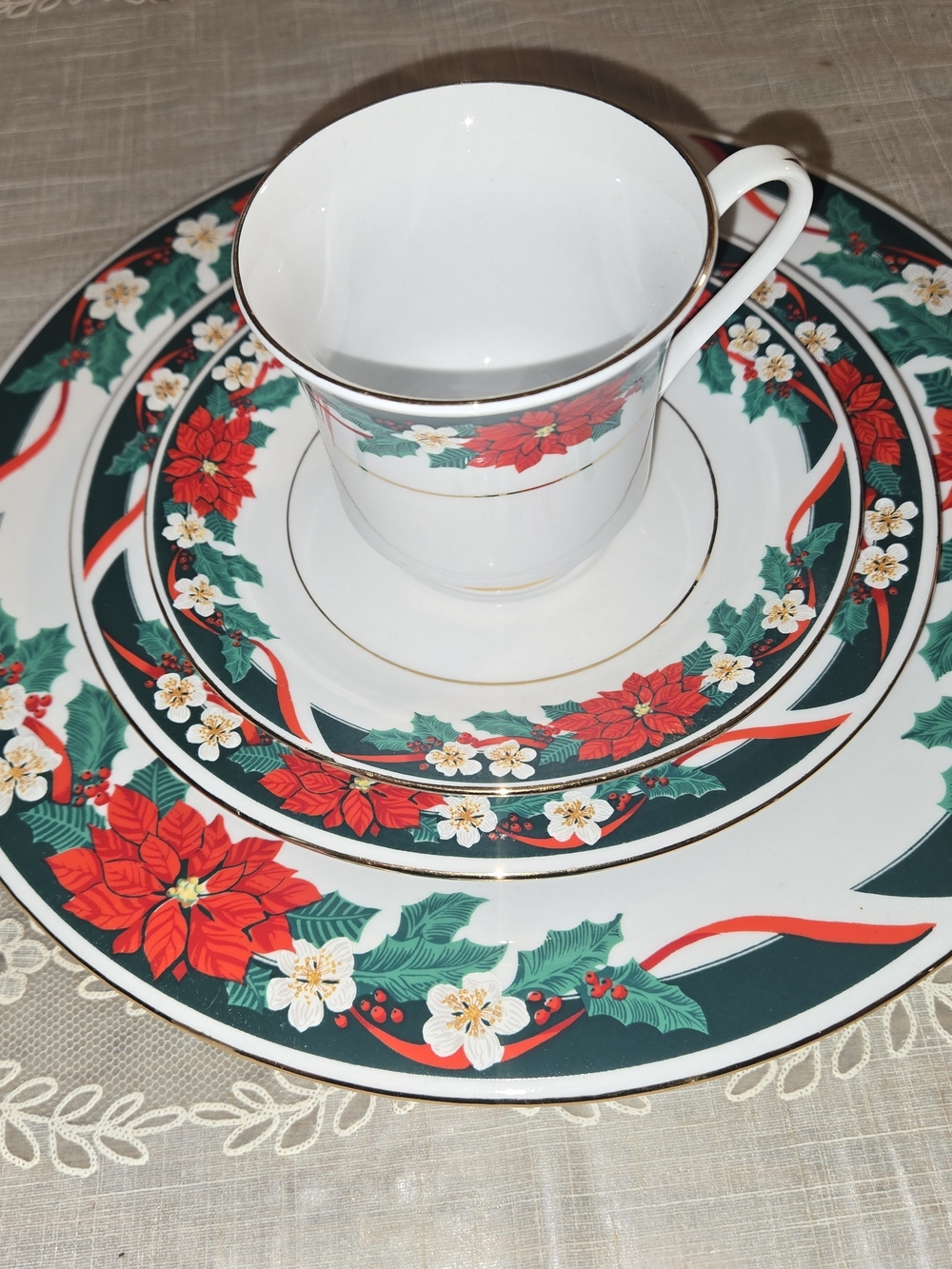 Vintage Tienshan Dinnerware Set - White and Red